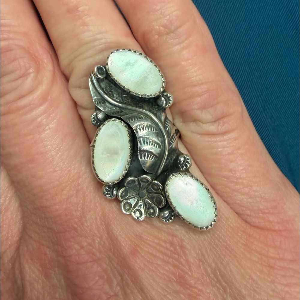 Vintage Native Mother of Pearl Ring